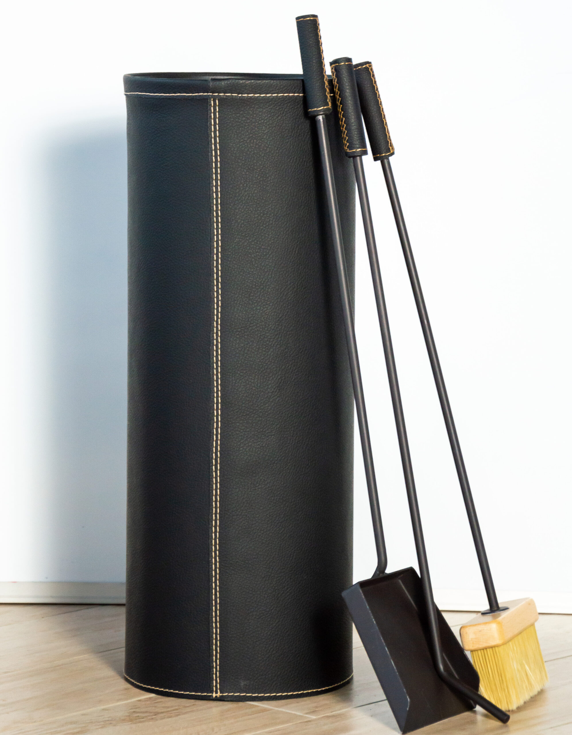 Ведро с аксессуарами в экокоже ‘Bern’, чёрный